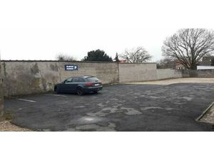 Parking en plein air pour véhicules ◊?