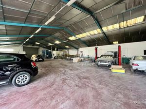 À LOUER – LOCAL COMMERCIAL / ENTREPÔT – 350 m² – FORTE VISIBILITÉ SUR LA N7