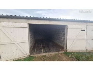 Garage fermé situé au 83 rue du Docteur Schweitzer à GUEUGNON