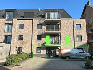 Sous OPTION : Surface comemrciale à deux pas de toutes facil