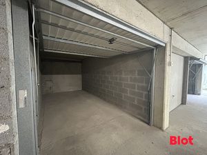 A VENDRE EN EXCLUSIVITE CHEZ BLOT IMMOBILIER BRUZ - GARAGE FERME - HYPERCENTRE - BRUZ