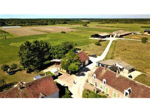 Maison  terrain  dépendances et hangars à Chatillon Sur Cher