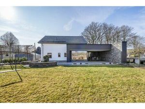 Propriété d’exception avec une maison d’habitation + appart.