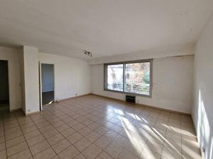 Vence - Idéal investisseur 3P lumineux en Centre-Ville  parking  deux caves.