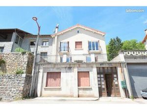 Maison 8 pièces 234 m²