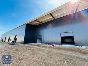 Local commercial à louer 200 m² - Roquemaure (30) - 1 632€