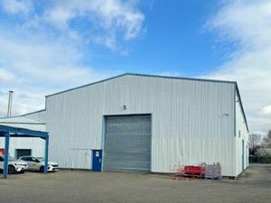 Location commerce 2140 m² à Vaulx-en-Velin (69120)