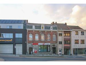 Handelspand met magazjin of projectgrond