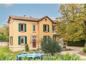 Maison familiale ou résidence secondaire avec dépendance et terrain constructible