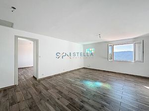 Charmante Maison de Village à Valle di Mezzana avec Jardin et Vue Dégagée