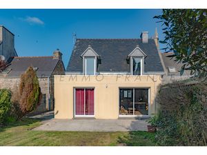 A VENDRE - LANHOUARNEAU - MAISON DE 124 M2 - 6 PIECES - 212