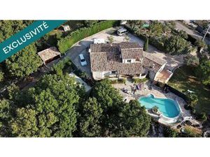 Splendide demeure en pierre avec piscine