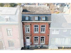 VENDU! VENDU! VENDU! Immeuble à appartements idéalement situ