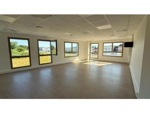 A louer ou à vendre bureaux neufs 95 m² Proche A40 Bourg Sud