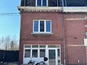 Maison mitoyenne à rénover à Vielsalm