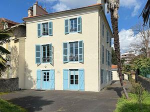 Vente bureau 15 pièces 398 m² Pau (64000)