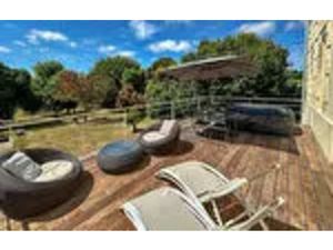 Vente propriété 9 pièces 350 m² à Semillac (17150)  499 000 €