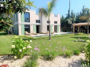 Maison de luxe de 7 pièces en location à Antibes  Provence-Alpes-Côte d'Azur