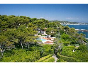 Maison de luxe 15 chambres en location à Antibes  Provence-Alpes-Côte d'Azur