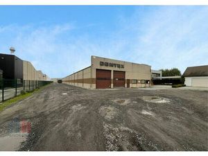 Magazijn met kantoorruimte te huur in Industriezone 8  Kr...