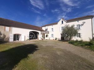 Maison longere de 193 m² à Labatut-Riviere
