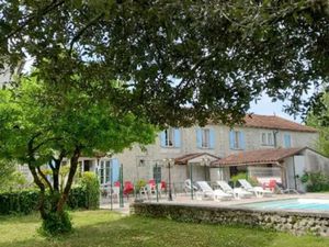 Vente maison 23 pièces 720 m² à Saint-severin (16390)  399 000 €