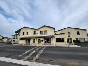 Vente immeuble 22 pièces 962 m² à Chenay (79120)  118 000 €