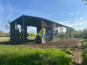 Terrain VERNON 7310 m² avec bâtiment agricole.