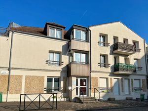 Location locaux professionnels 2 pièces 46 m² à Guyancourt (78280)  1 050 €