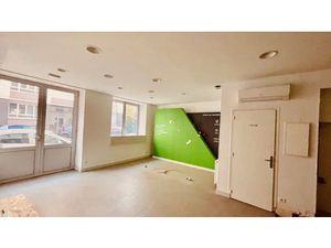 Local d'activité 105 M² Env. Proximité de salles de sport. Double entrée et parking privé.