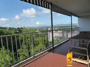 GRAND APPARTEMENT FAMILLIAL AVEC VUE DEGAGEE