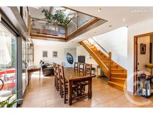 Propriété 6 pièces 264 m²