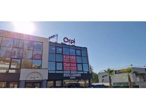 Location locaux professionnels 110 m² à Le Cannet (06110)  1 990 €
