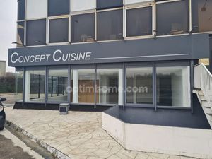 Location locaux professionnels 197 m² à Orgeval (78630)  6 140 €