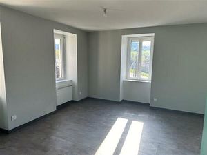 Location Appartement 5 pièces 75m² DUNIERES 43220