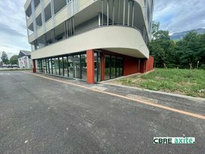 Location Local commercial 79m² VIVIERS DU LAC 73420
