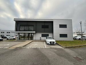 Location Local Professionnel 576m² ARCHAMPS 74160