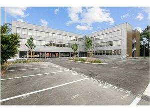 Location Local Professionnel 608m²
