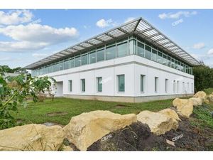 Location Local Professionnel 602m²