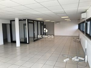 Location Local Professionnel 196m²