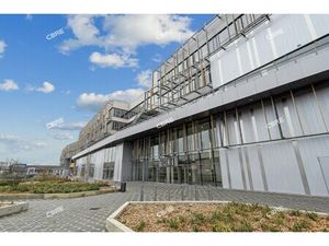 Location Local Professionnel 1 584m²