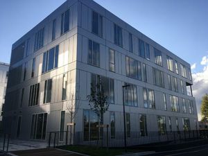 Location Local Professionnel 865m²