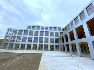 Location Local Professionnel 2 653m²