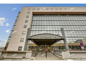 Location Local Professionnel 643m²