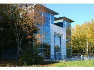 Location Local Professionnel 2 490m²