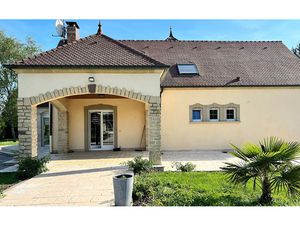 Vente maison 9 pièces 180 m² à Vesoul (70000)  455 000 €