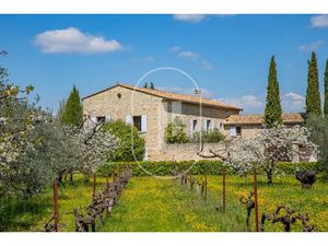 Vente maison 11 pièces 268 m² à Malaucène (84340)  1 200 000 €