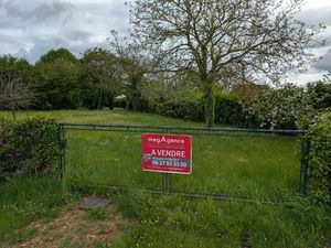 Terrain constructible 1 078 m² à Parcé-sur-Sarthe