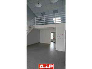 Vente locaux professionnels 66 m² à Pouzauges (85700)  94 785 €