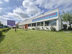 Vente locaux professionnels 300 m² à Saint-Pierre-des-Corps (37700)  685 000 €